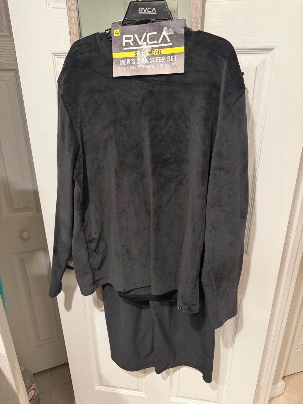 RVCA Men's Black Long Sleeve Shirt& pant set - Cozy Sleepwear Size XL